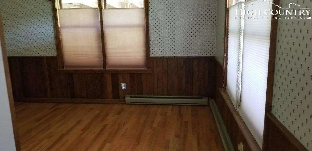 Image number 2 for the current listing