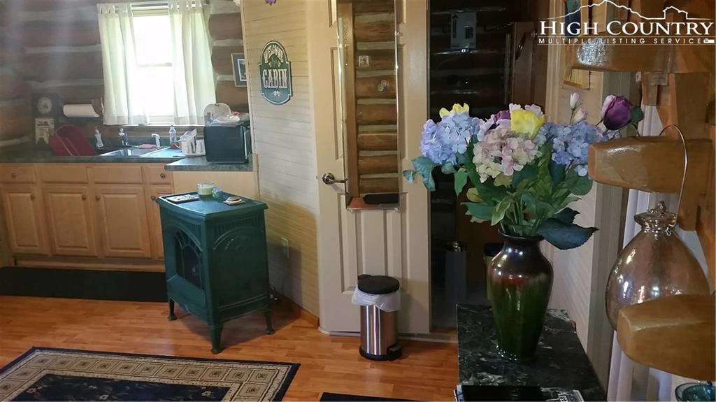 Image number 5 for the current listing