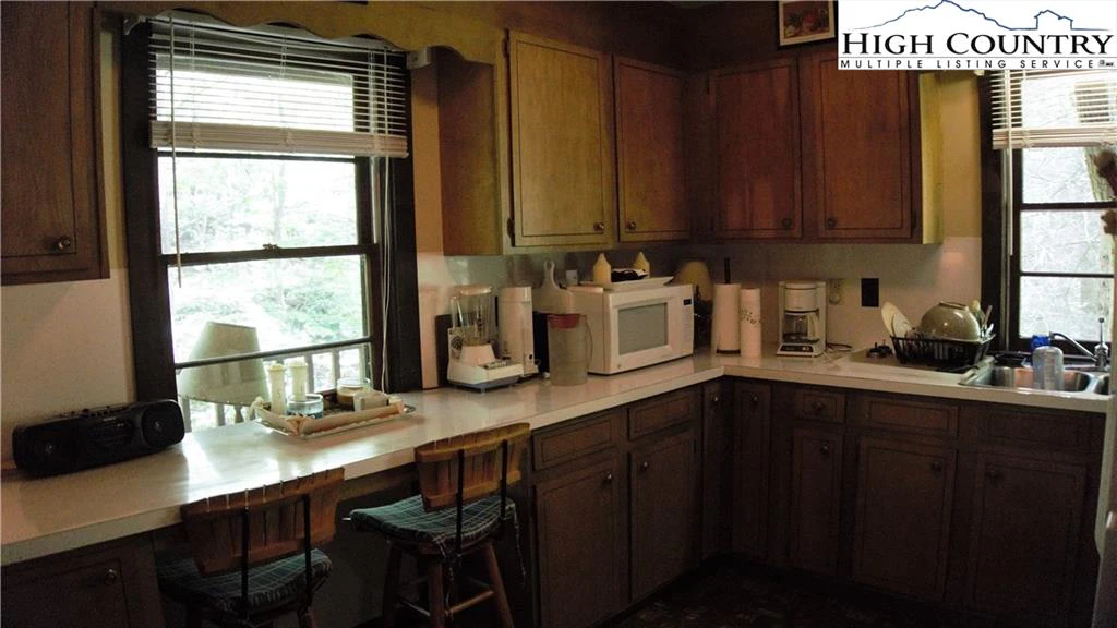 Image number 9 for the current listing