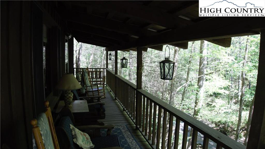 Image number 17 for the current listing