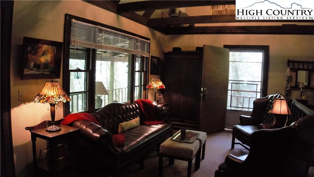 Image number 16 for the current listing