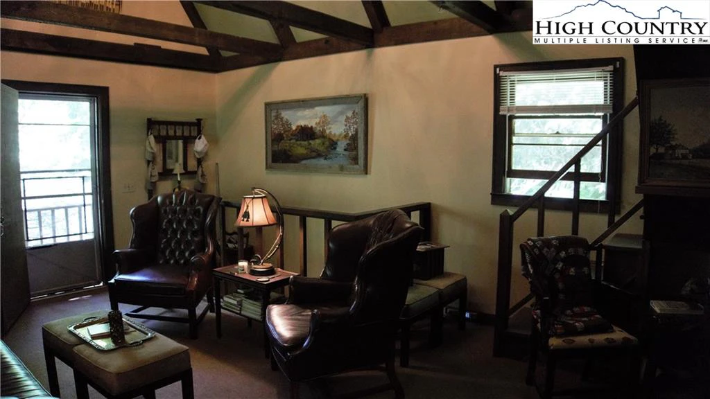 Image number 15 for the current listing