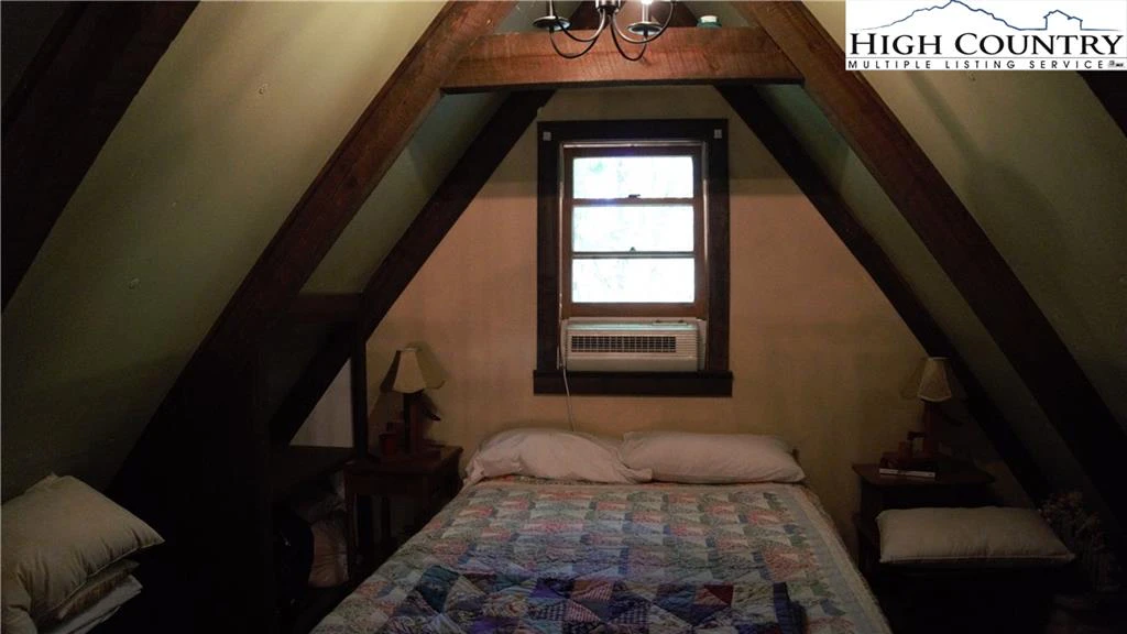 Image number 13 for the current listing
