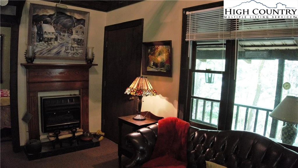 Image number 11 for the current listing
