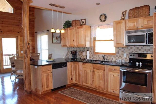 Image number 9 for the current listing