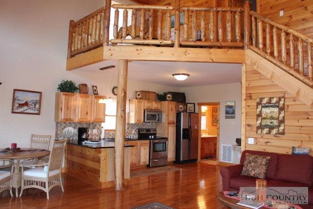 Image number 8 for the current listing