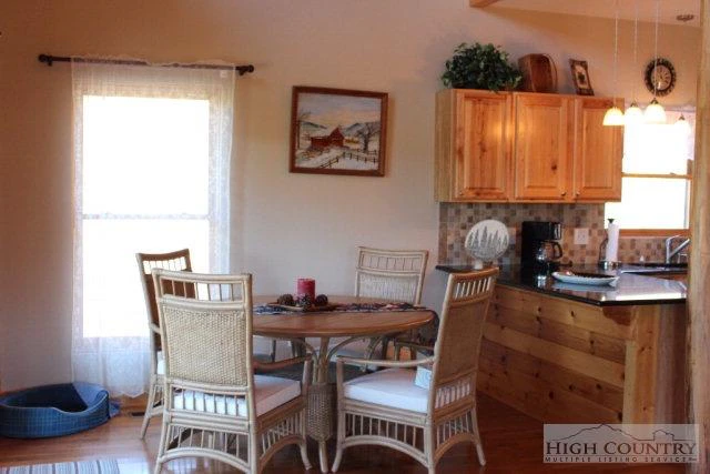 Image number 7 for the current listing