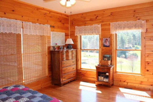 Image number 3 for the current listing