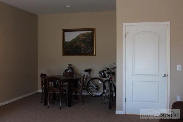 Image number 14 for the current listing