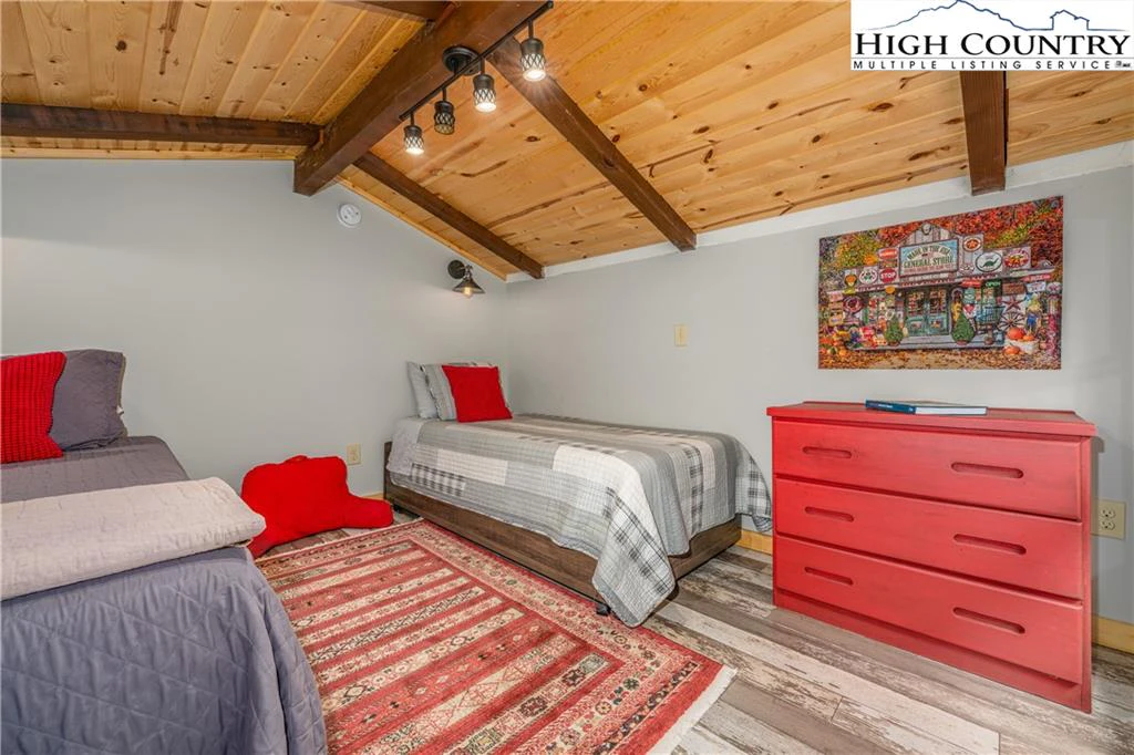 Image number 2 for the current listing