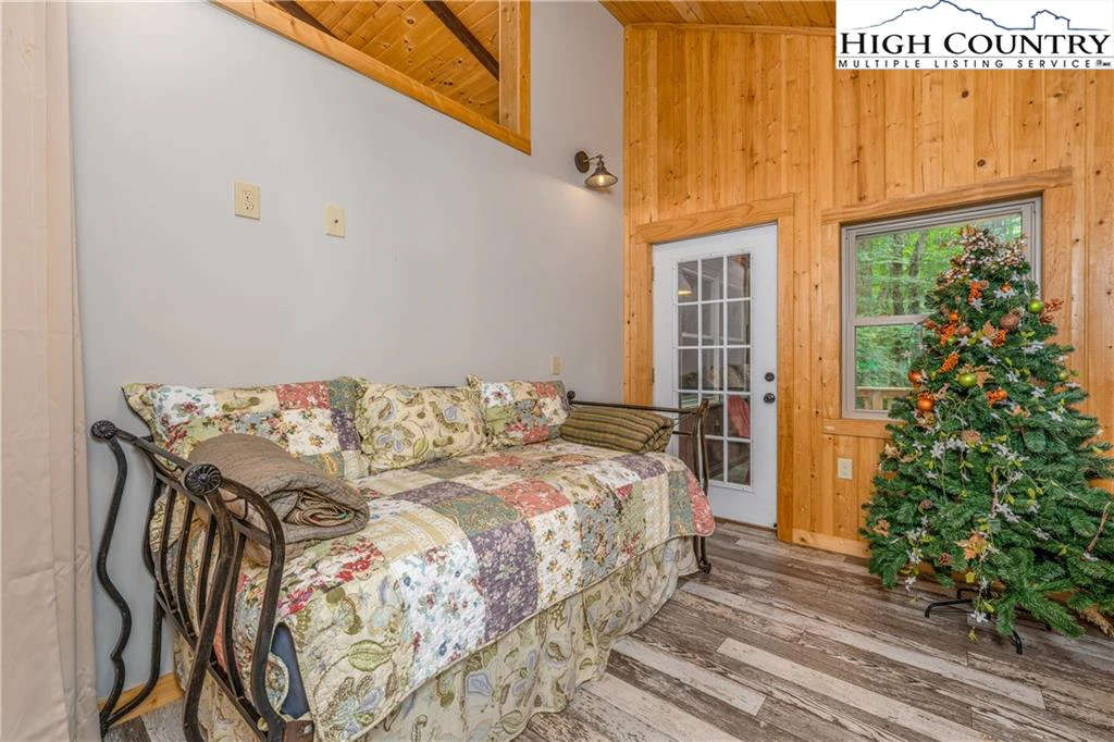 Image number 12 for the current listing