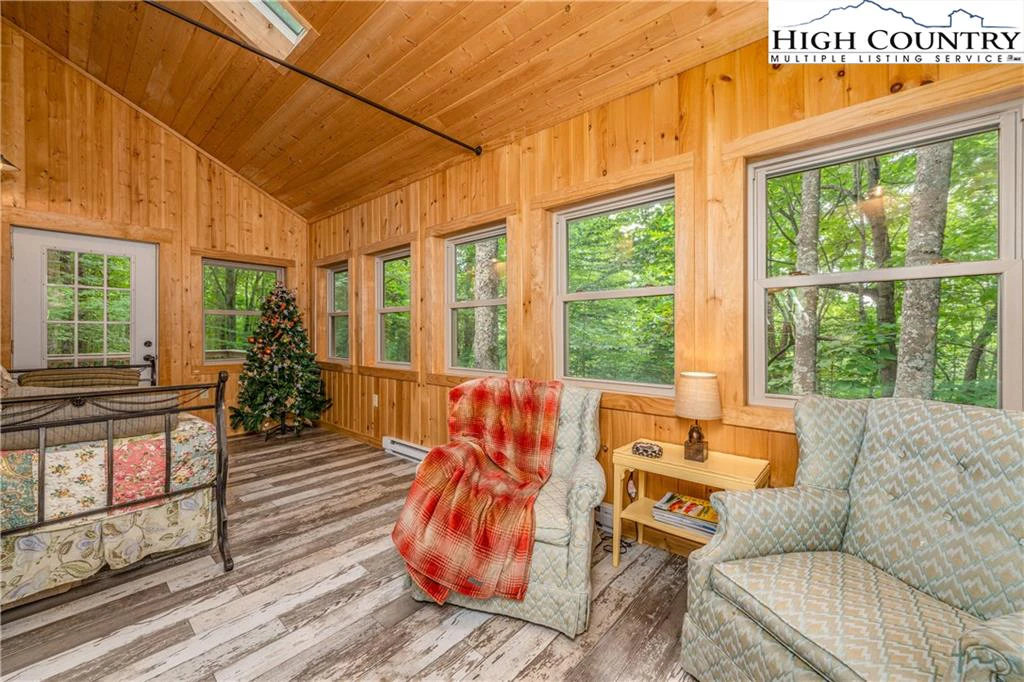 Image number 10 for the current listing