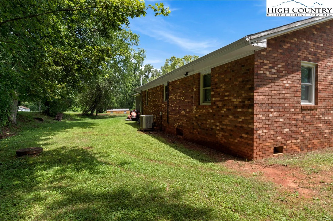 Image number 14 for the current listing