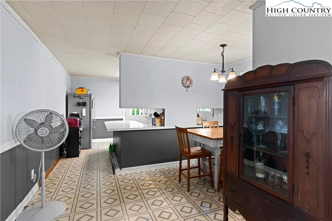 Image number 7 for the current listing