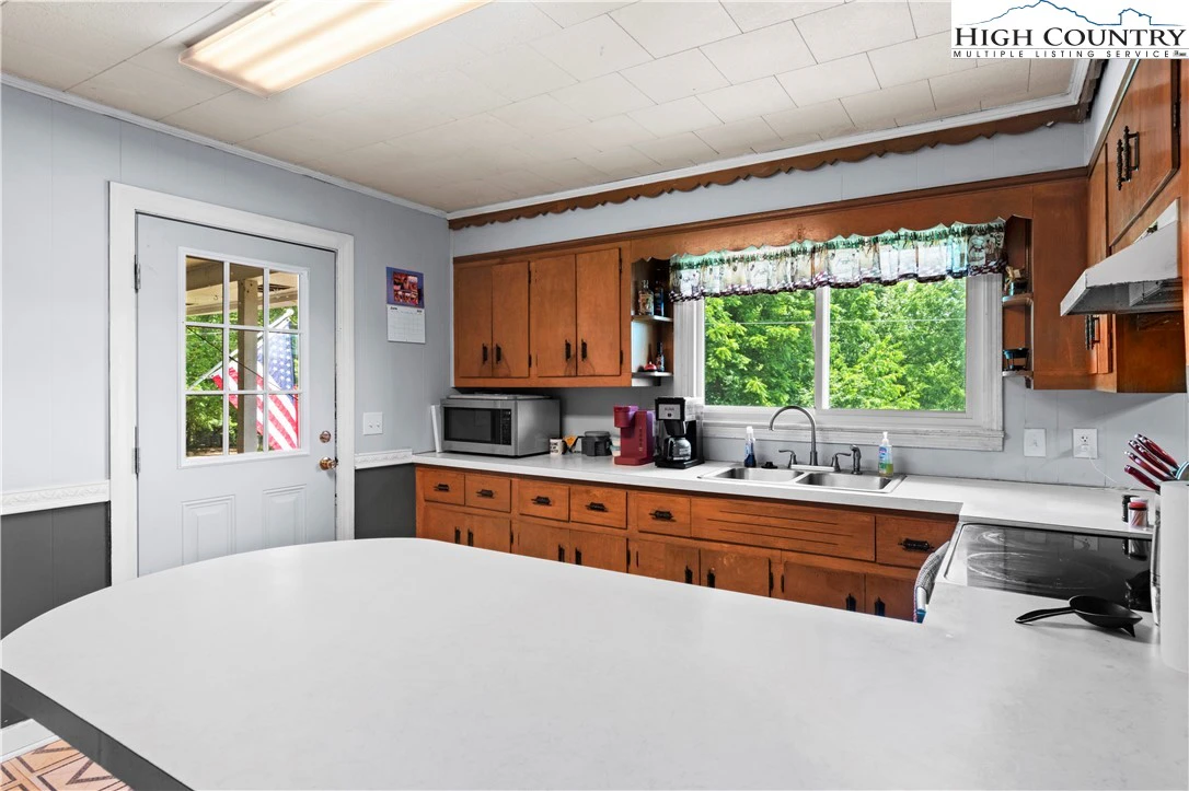 Image number 11 for the current listing