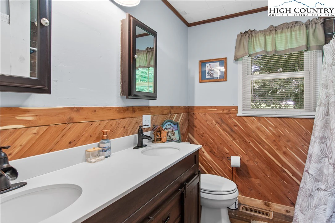 Image number 3 for the current listing