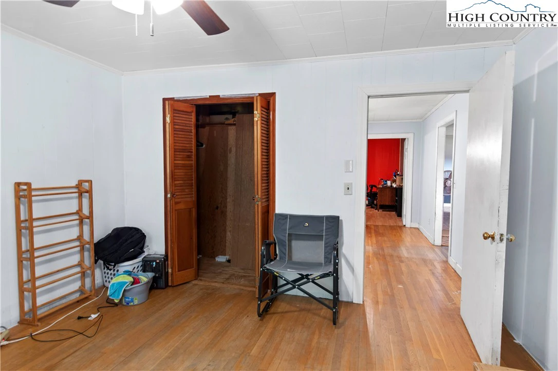 Image number 1 for the current listing