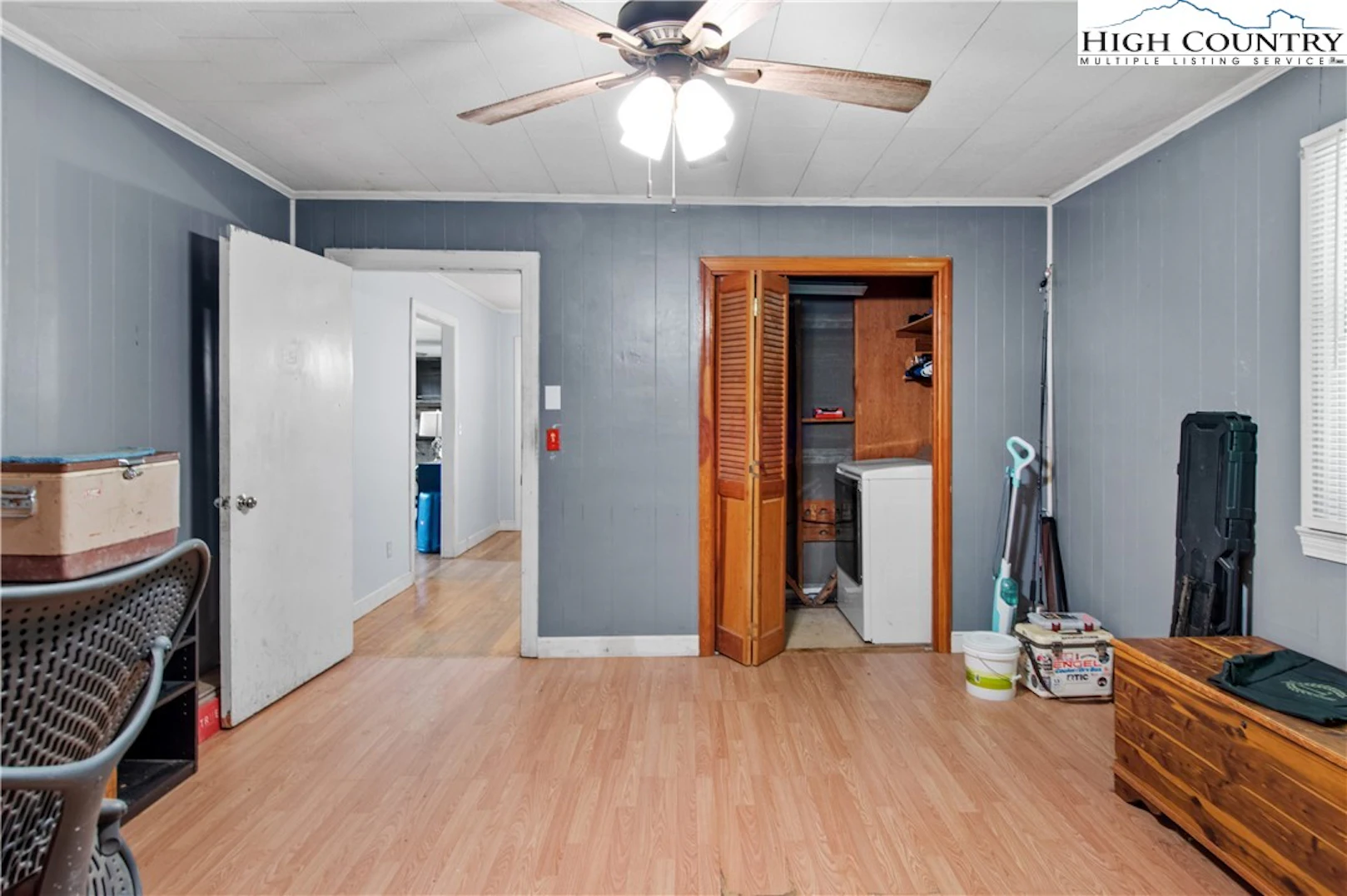 Image number 17 for the current listing