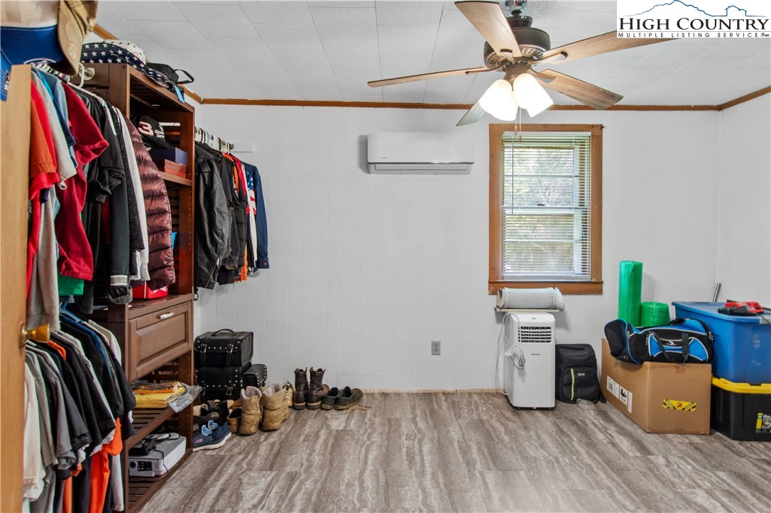 Image number 10 for the current listing