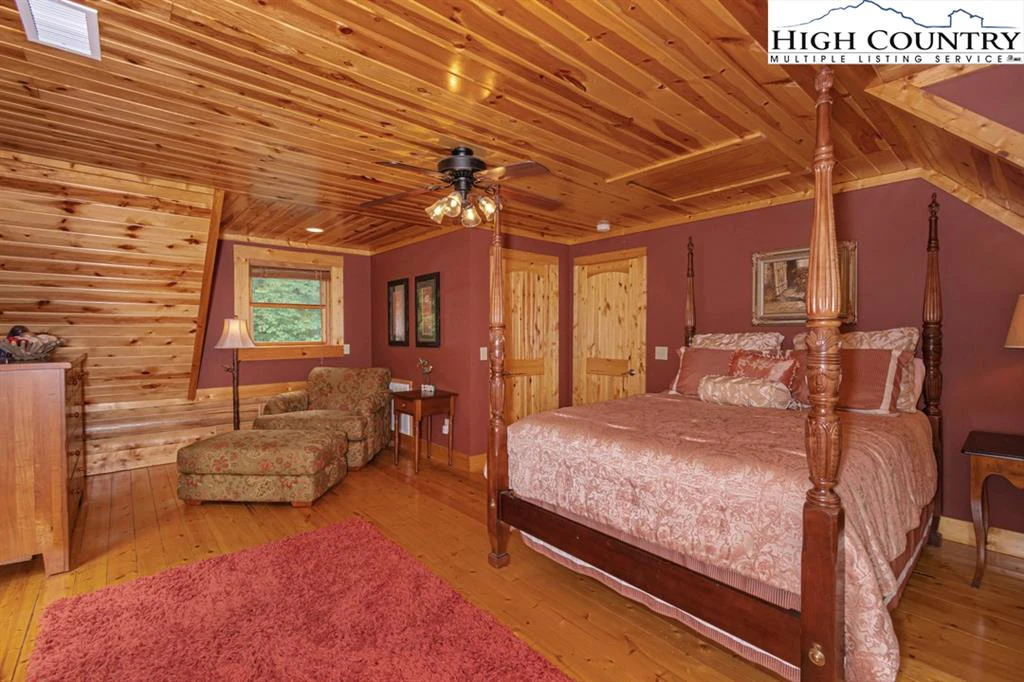 Image number 3 for the current listing