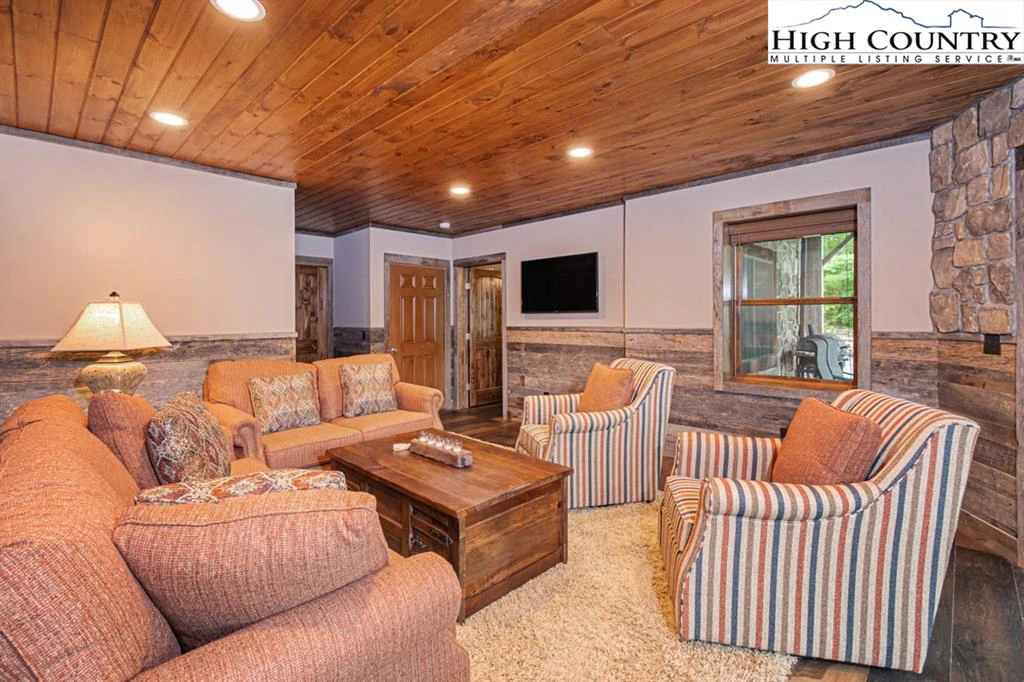 Image number 5 for the current listing