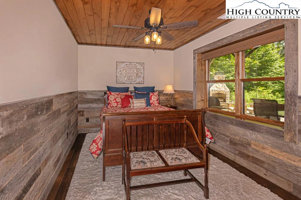 Image number 9 for the current listing