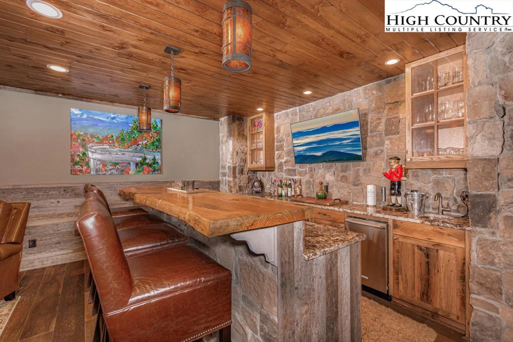 Image number 11 for the current listing
