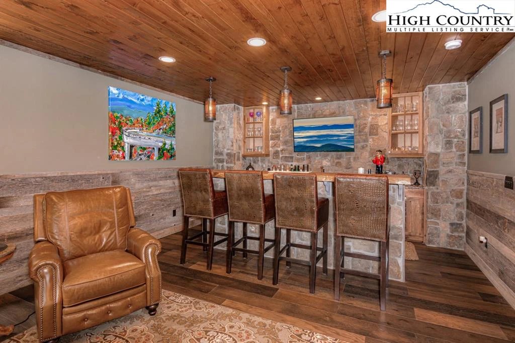 Image number 12 for the current listing