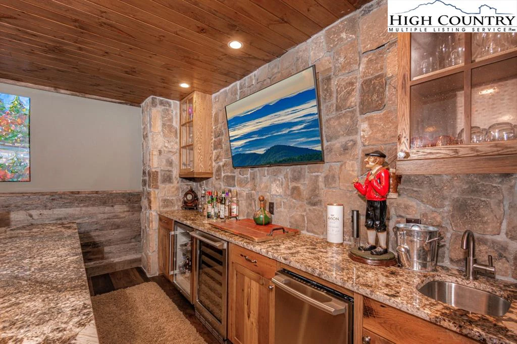 Image number 2 for the current listing