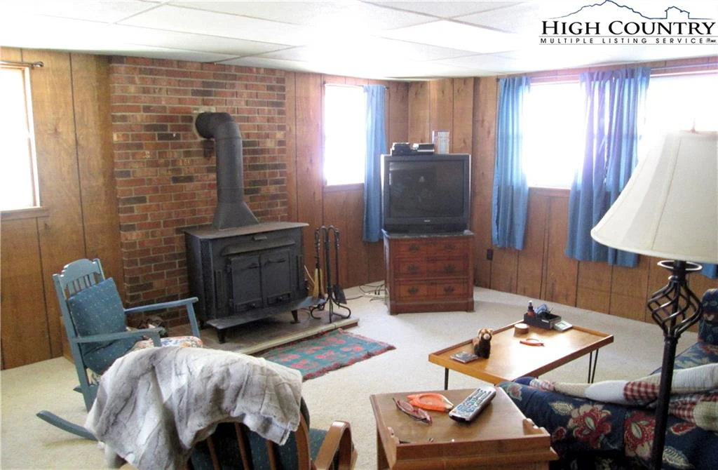 Image number 9 for the current listing