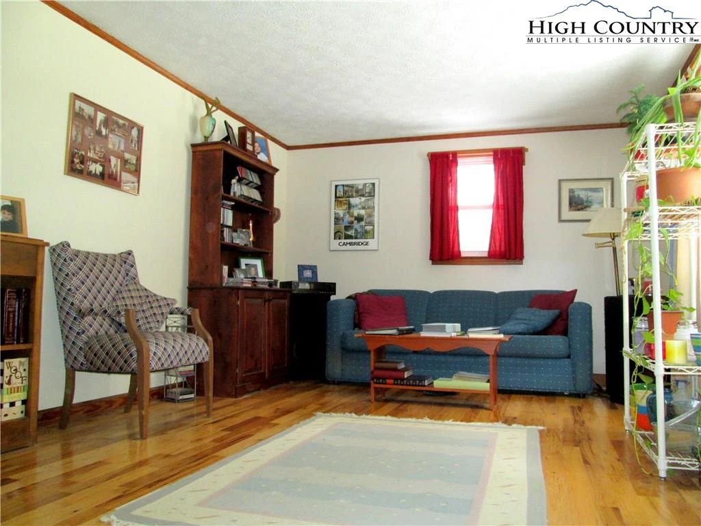 Image number 13 for the current listing