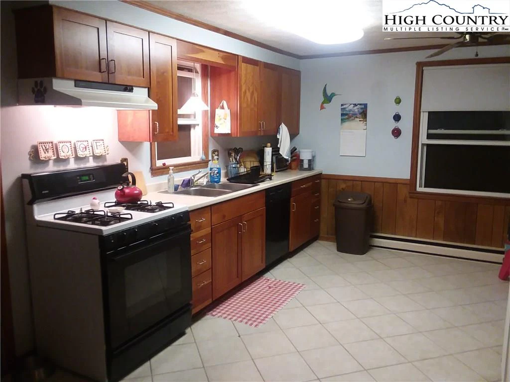 Image number 12 for the current listing