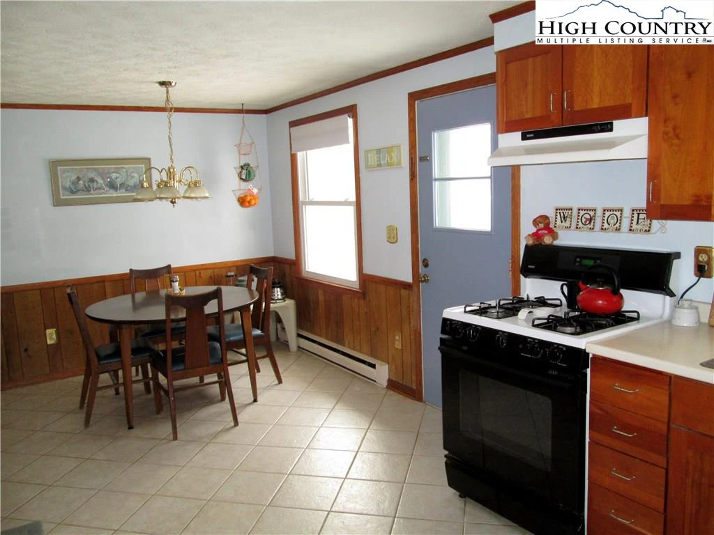 Image number 11 for the current listing
