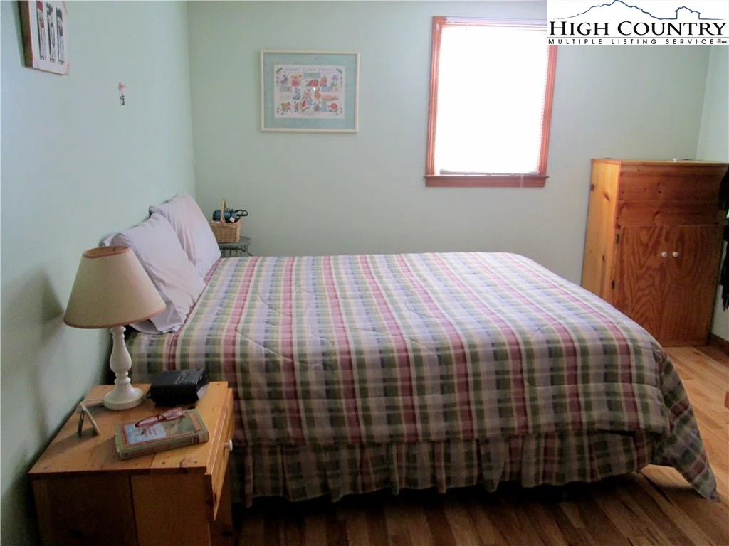 Image number 10 for the current listing