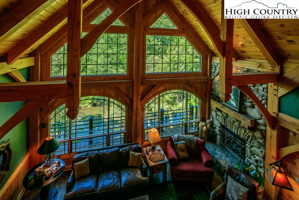 Image number 4 for the current listing