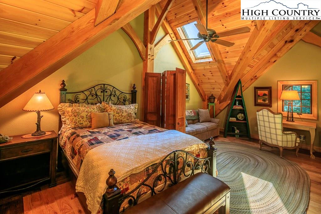 Image number 6 for the current listing