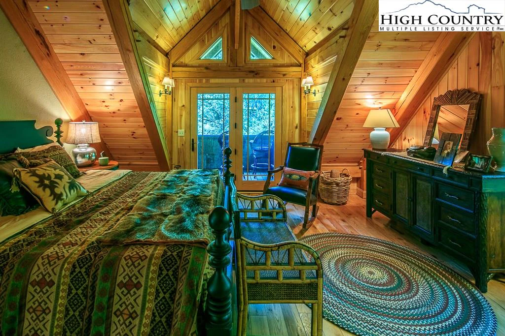 Image number 8 for the current listing