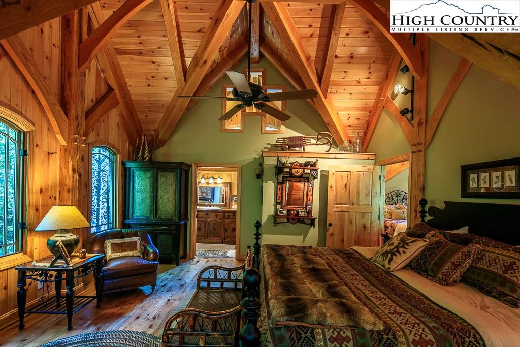 Image number 9 for the current listing