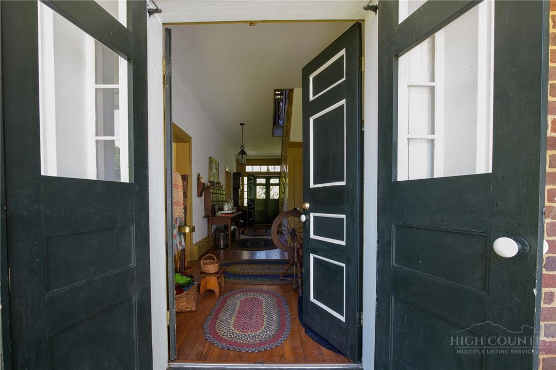 Image number 13 for the current listing