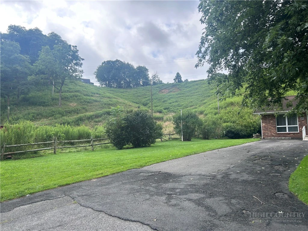 Image number 8 for the current listing