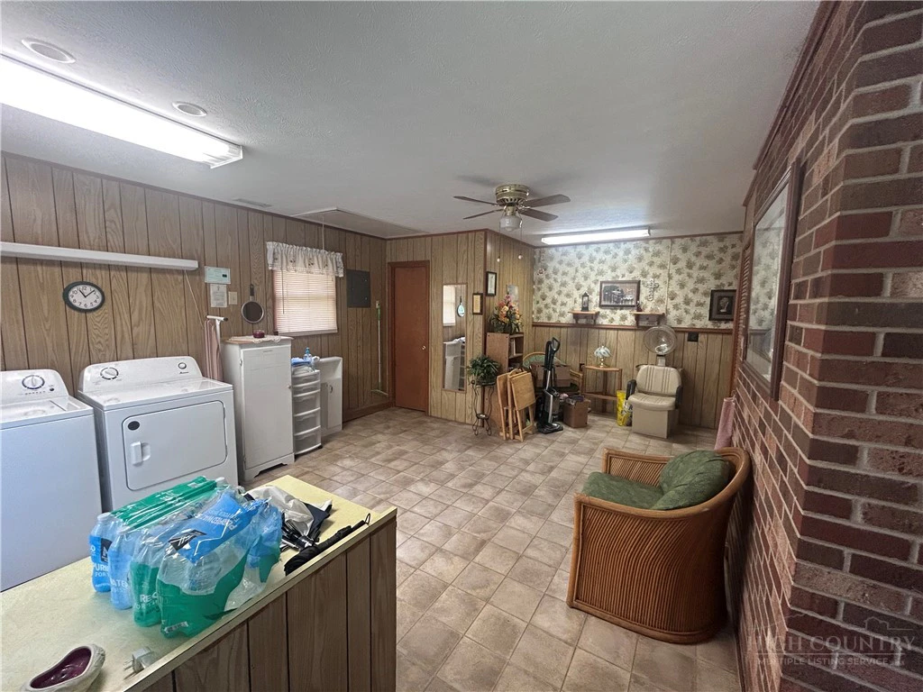 Image number 13 for the current listing