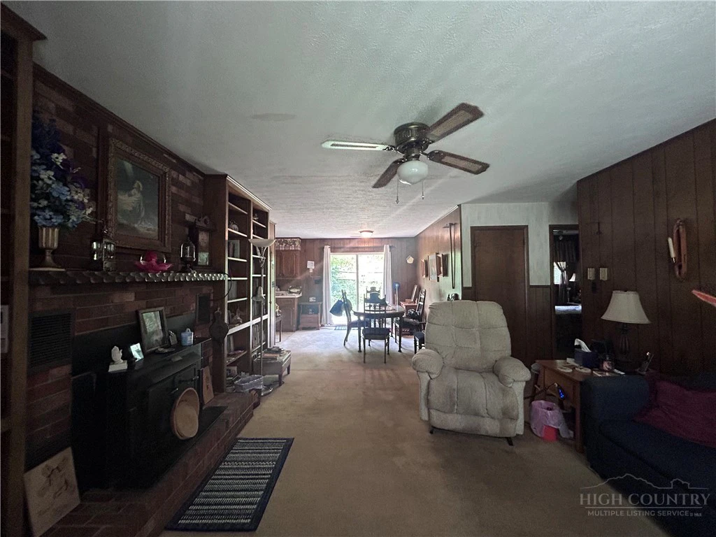 Image number 14 for the current listing