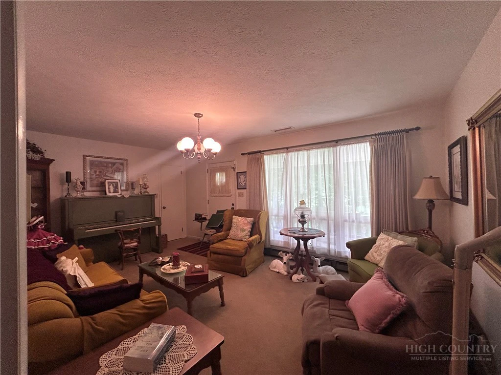 Image number 16 for the current listing