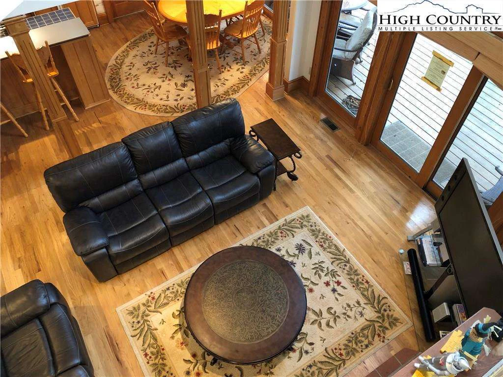 Image number 14 for the current listing