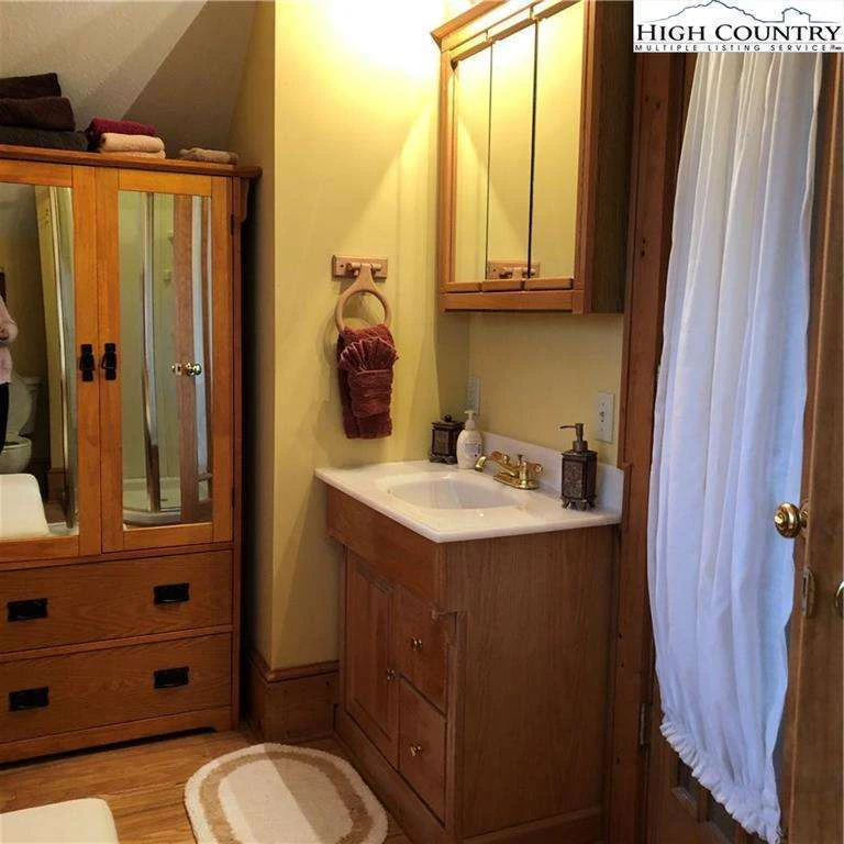 Image number 10 for the current listing