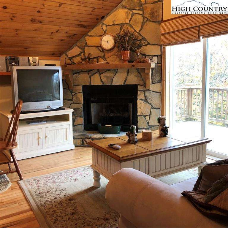 Image number 9 for the current listing