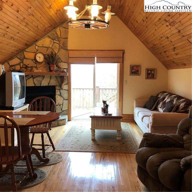 Image number 7 for the current listing