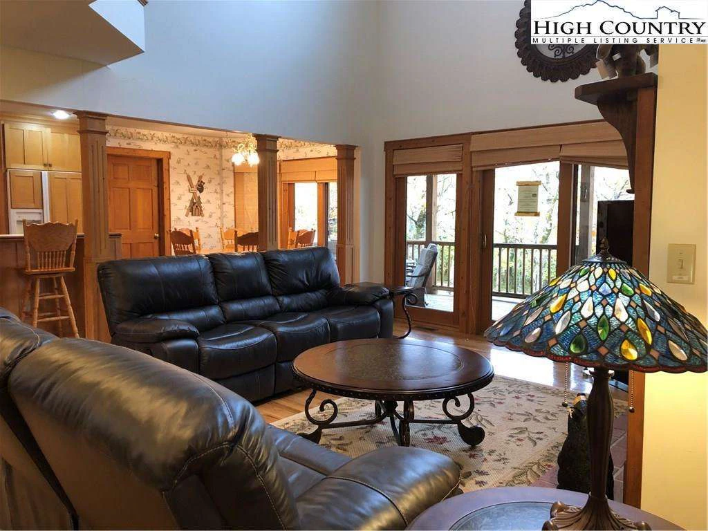 Image number 21 for the current listing