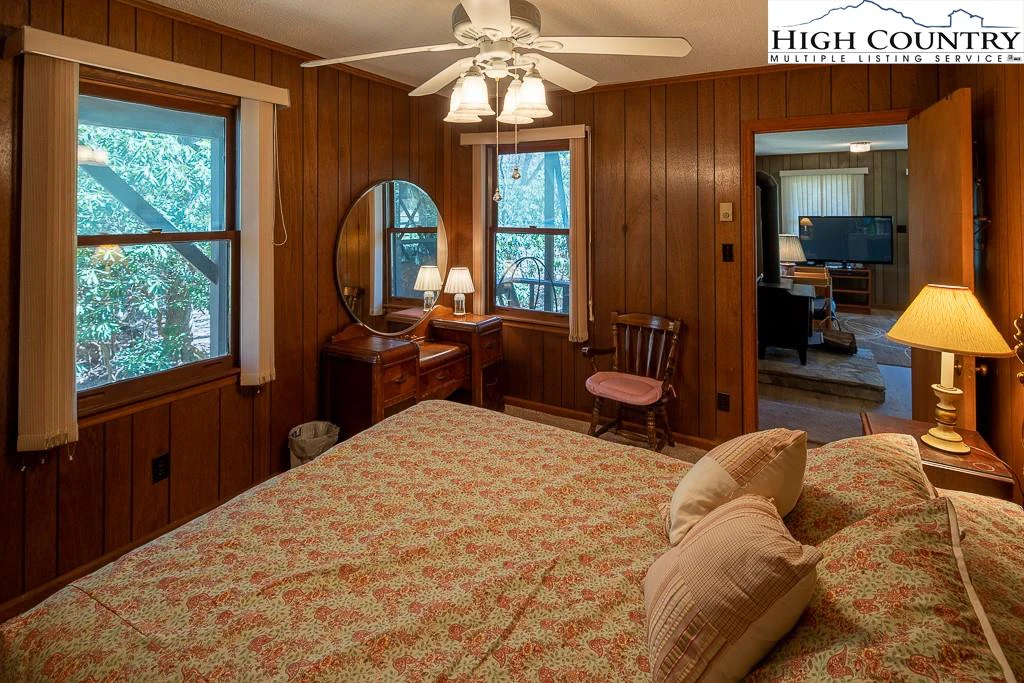 Image number 6 for the current listing