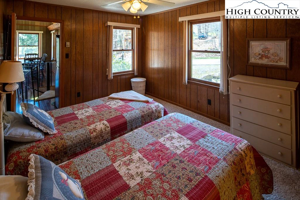 Image number 8 for the current listing
